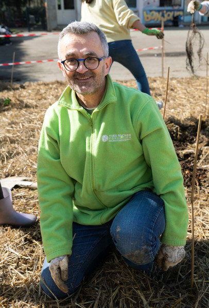 Plantation d'une micro-forêt dans une école de Rennes