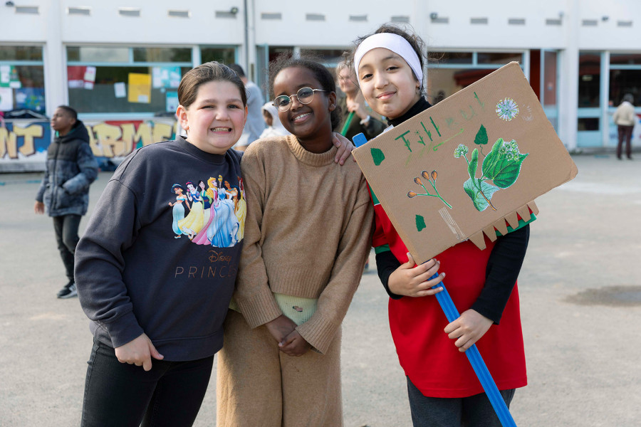 Plantation d'une micro-forêt dans une école de Rennes